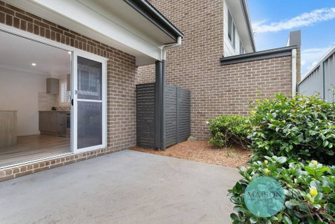 Modern Townhouse In The Heart Of Adamstown - Lightning Ridge Tourism 3