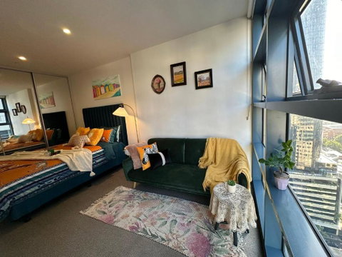 Near Everything! CBD Family APT - Lightning Ridge Tourism 3