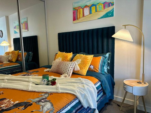 Near Everything! CBD Family APT - Lightning Ridge Tourism 1