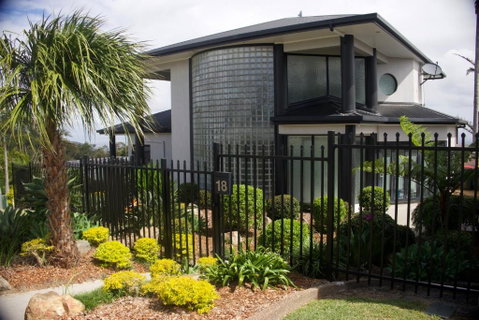 Mount Archer Manor - Lightning Ridge Tourism 3