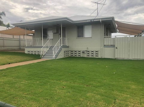Mt Isa - Emerald Gem 3 Bedroom Home QUIET AREA - Lightning Ridge Tourism 0