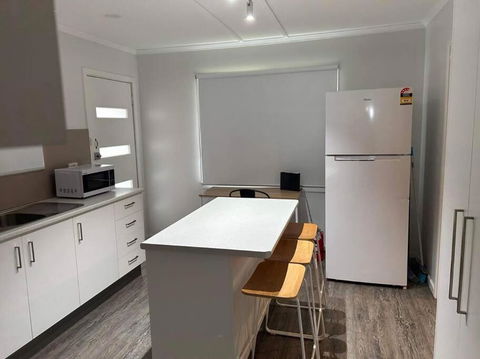 Mt Isa - Emerald Gem 3 Bedroom Home QUIET AREA - Lightning Ridge Tourism 2