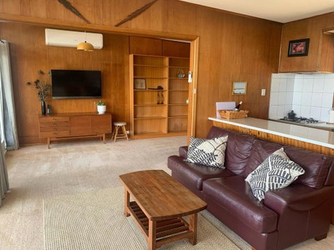 Muggins Rustic Paradise - Lightning Ridge Tourism 1