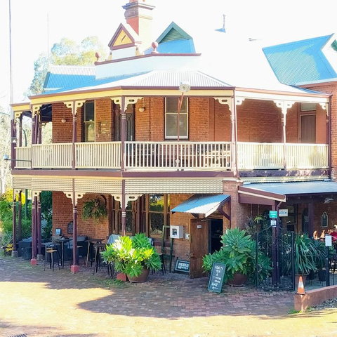 Mundaring Weir Hotel - Lightning Ridge Tourism 1