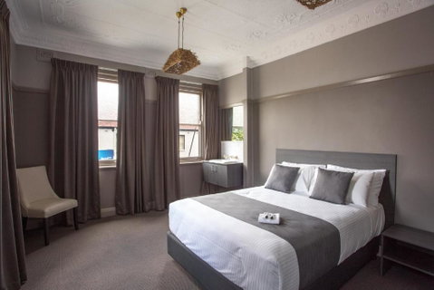 Nags Head Hotel - Lightning Ridge Tourism 0