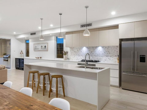 Nautilus Ocean Breeze - Lightning Ridge Tourism 3