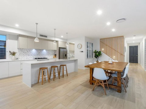 Nautilus Ocean Breeze - Lightning Ridge Tourism 2