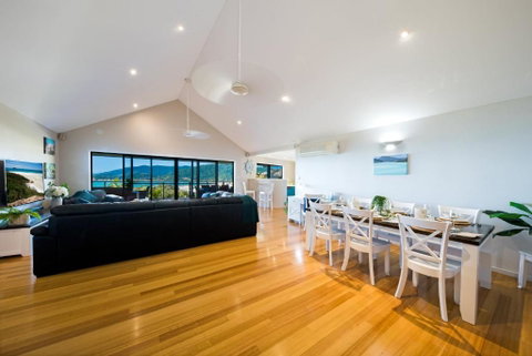 Nautilus On Nara - Spacious Airlie Beach Holiday Home With Ocean Views - Lightning Ridge Tourism 1