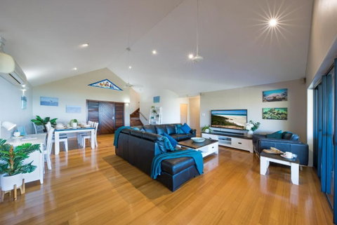 Nautilus On Nara - Spacious Airlie Beach Holiday Home With Ocean Views - Lightning Ridge Tourism 3