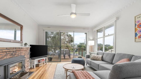 Nelson By The Bay - Lightning Ridge Tourism 1