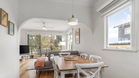 Nelson By The Bay - Lightning Ridge Tourism 0