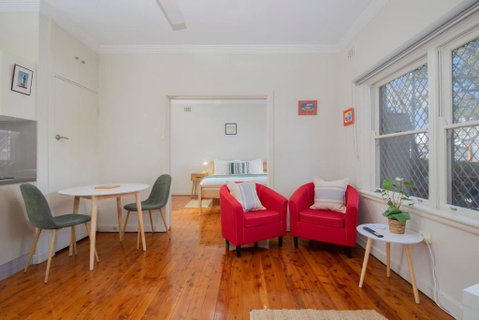 Newcastle Nook - Convenient Comforts In The CBD - Lightning Ridge Tourism 0