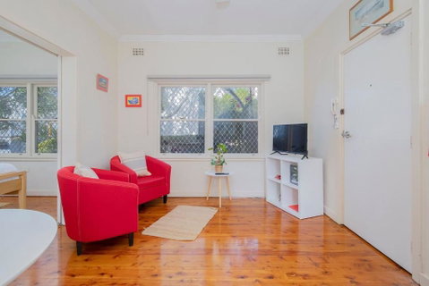 Newcastle Nook - Convenient Comforts In The CBD - Lightning Ridge Tourism 2