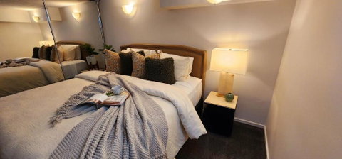 NYC Loft Brisbane, Free Parking! - Lightning Ridge Tourism 0