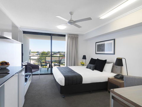 Oaks Mackay Carlyle Suites - Lightning Ridge Tourism 1