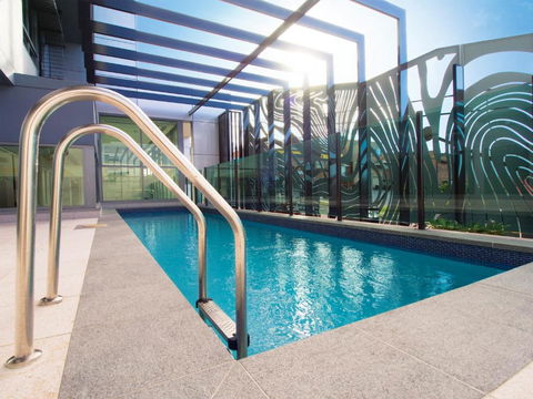 Oaks Gladstone Grand Hotel - Lightning Ridge Tourism 1
