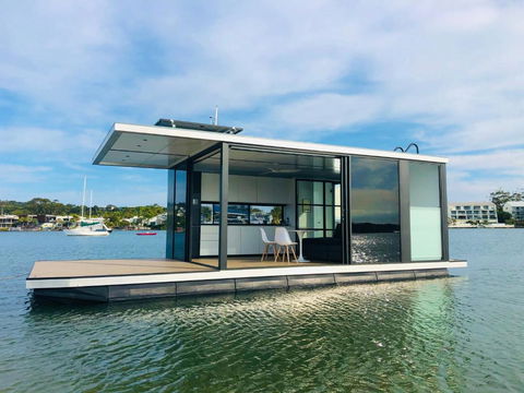 Oasis Noosa - Luxury Floating Eco Villas - Lightning Ridge Tourism 3