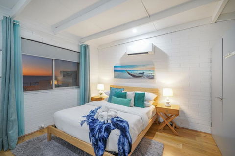 OCEA84 - Quinns Beach Shack: Ocean Views - Lightning Ridge Tourism 2