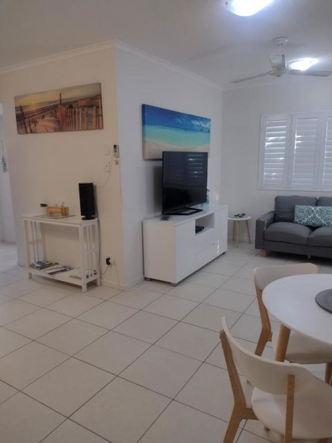 Ocean Breeze Apartments - Lightning Ridge Tourism 0