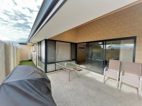 Ocean Escape Esperance - Lightning Ridge Tourism 1