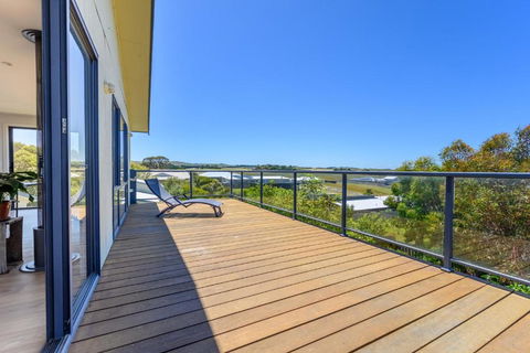 Ocean & Country Views, Spa, Pets Welcome, Fireplace - Your Ocean Oasis 10 Minutes To Phillip Island - Lightning Ridge Tourism 2