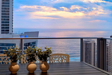 OCEAN VIEW APARTMENTS - Circle On Cavill - Self Contained & Privately Managed - Lightning Ridge Tourism 0