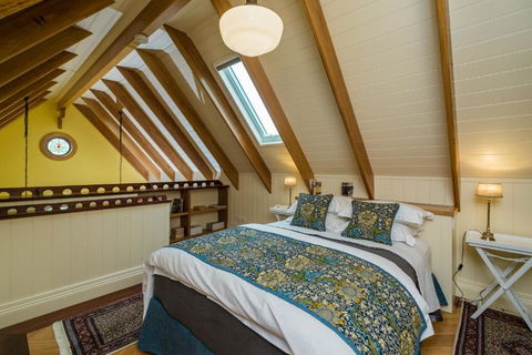 Old Bank Boutique Hotel - Lightning Ridge Tourism 1
