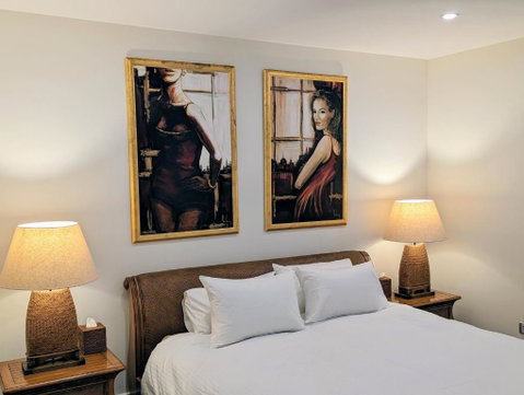 ONE Luxury Apartment - Lightning Ridge Tourism 0