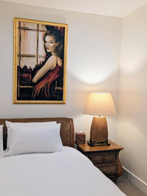 ONE Luxury Apartment - Lightning Ridge Tourism 1