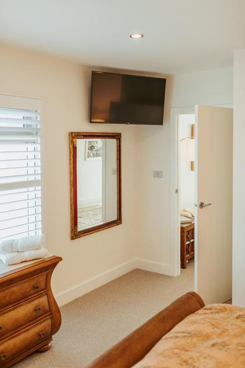 ONE Luxury Apartment - Lightning Ridge Tourism 3
