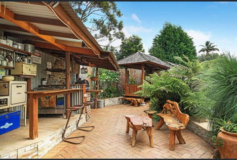 ONE OF A KIND Vacation Rental- Berkeley Vale - Lightning Ridge Tourism 2