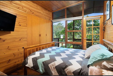 ONE OF A KIND Vacation Rental- Berkeley Vale - Lightning Ridge Tourism 3