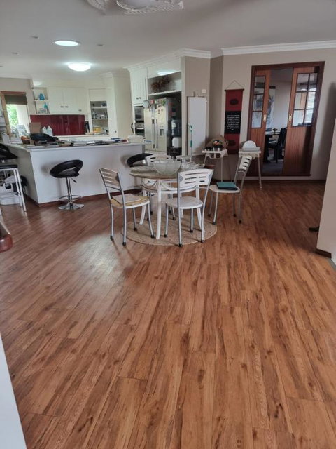 Open Plan Large Home - Lightning Ridge Tourism 0