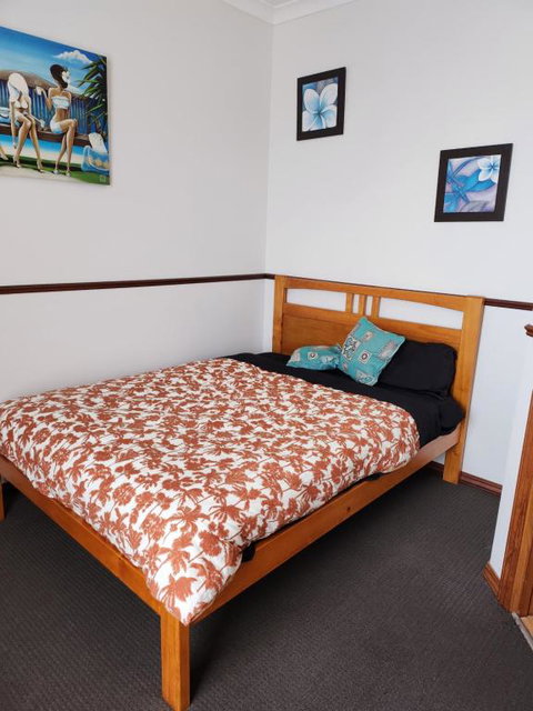 Open Plan Large Home - Lightning Ridge Tourism 1