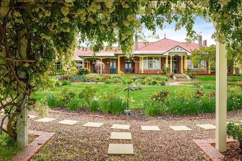 Orana House - Lightning Ridge Tourism 0