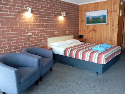 Orbost Country Road Motor Inn - Lightning Ridge Tourism 1