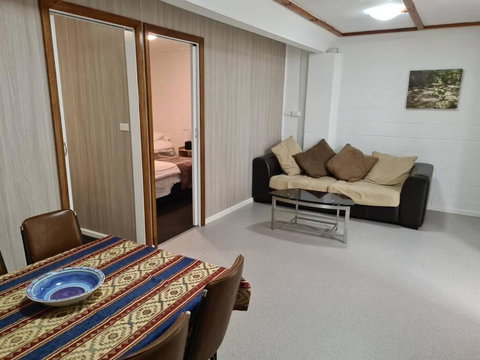 Orchard 2 Bedroom Apartment In Devonport - Lightning Ridge Tourism 0