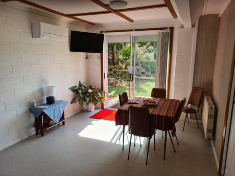 Orchard 2 Bedroom Apartment In Devonport - Lightning Ridge Tourism 1