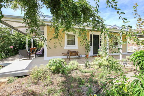 Orchard House - Lightning Ridge Tourism 1