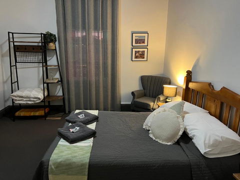 Oriental Hotel Tumut - Lightning Ridge Tourism 1