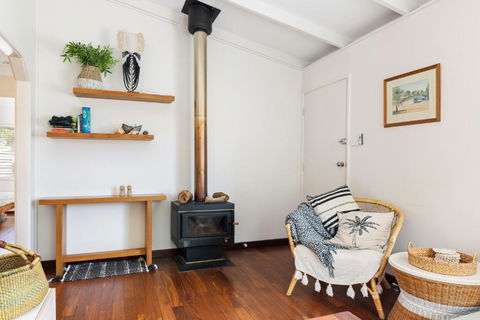 Peaceful And Renovated Original Beach House With Sweeping Views Of Gracetown - Lightning Ridge Tourism 0