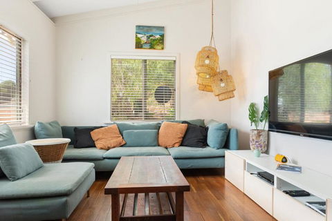 Peaceful And Renovated Original Beach House With Sweeping Views Of Gracetown - Lightning Ridge Tourism 2