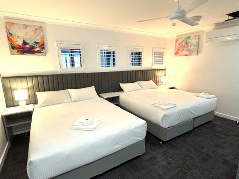 Palace Hotel Proserpine - Lightning Ridge Tourism 2