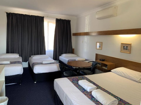 Panorama Motor Inn - Lightning Ridge Tourism 3