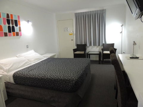 Park View Motel - Lightning Ridge Tourism 1