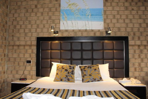 Pavlos Motel - Lightning Ridge Tourism 0
