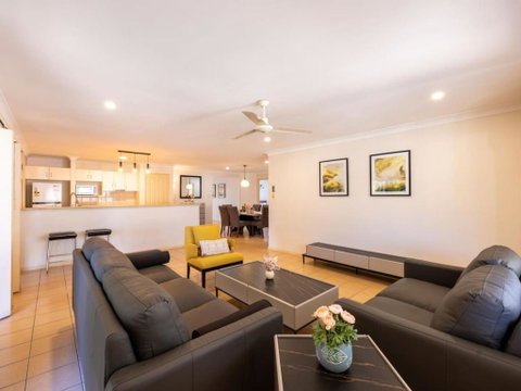 Peaceful 4B2B Sweet Home W Backyard At Springfield - Lightning Ridge Tourism 1