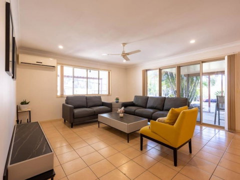 Peaceful 4B2B Sweet Home W Backyard At Springfield - Lightning Ridge Tourism 3