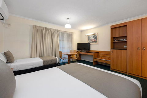 Pegasus Motor Inn And Serviced Apartments - Lightning Ridge Tourism 1