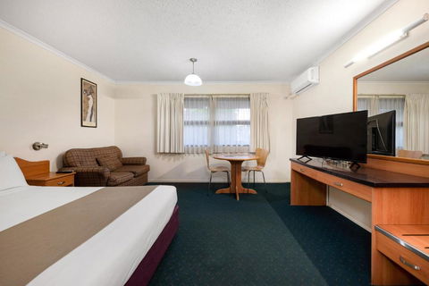 Pegasus Motor Inn And Serviced Apartments - Lightning Ridge Tourism 3